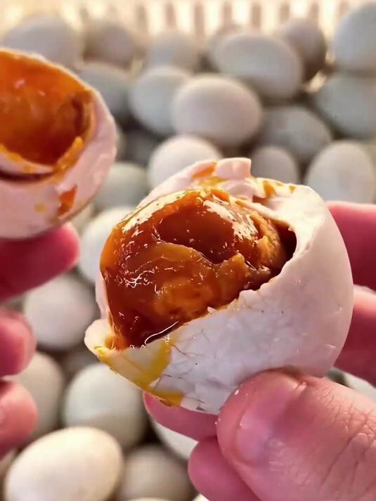 北海烤海鸭蛋！红树林散养，营养又好吃～