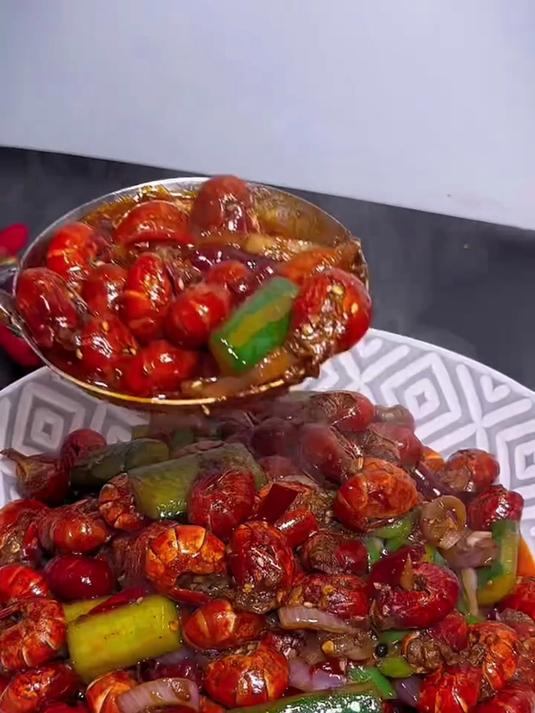 天天吃都吃不腻的香辣龙虾尾,肉质紧实Q弹