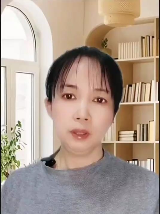 14岁的小女孩,超市买卫生巾,收银员竟这样对她