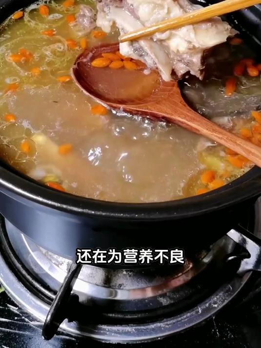 解瘀黑豆牛排汤:解除瘀血阻滞,面色暗沉瘀斑全淡化