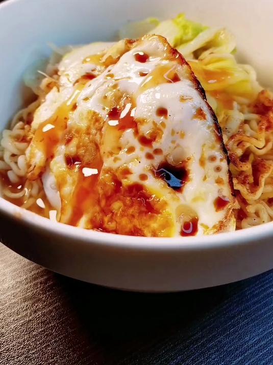 鸡蛋白菜面条