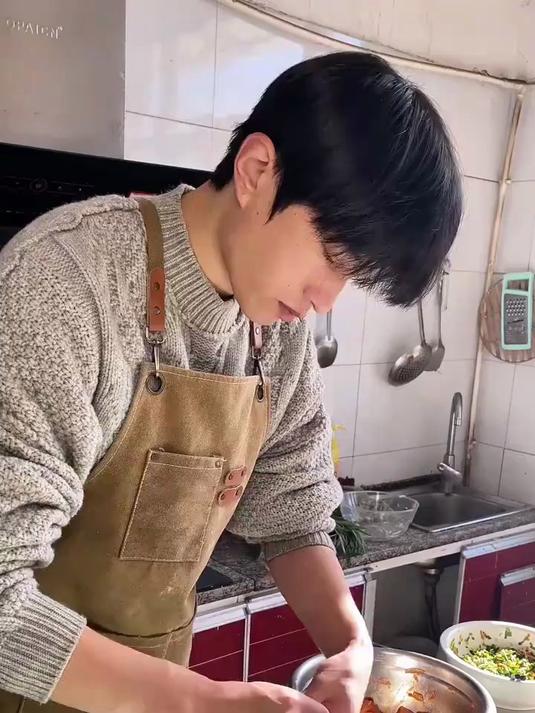 今天做奥尔良鸡肉馅饼