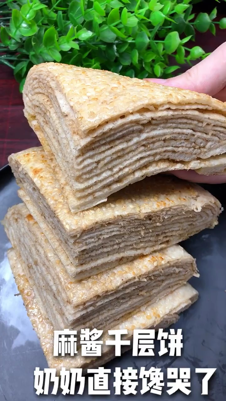 每天吃白面馒头,不如尝试做一道好吃的麻酱千层饼,松软香甜超级好吃