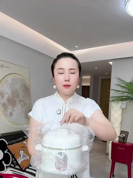 超实用的隔水电炖盅，可以煲汤煮粥，炖甜品、炖燕窝、蒸米饭！