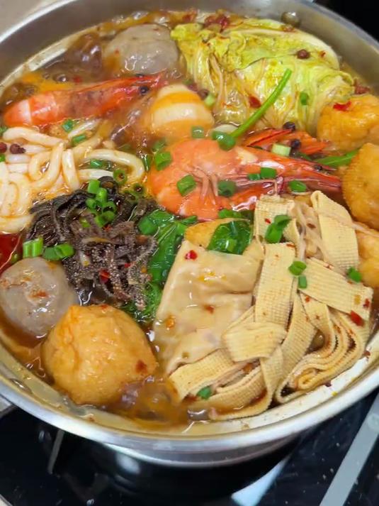 冬天我家超爱吃火锅，微麻微辣，每一个食材都很入味