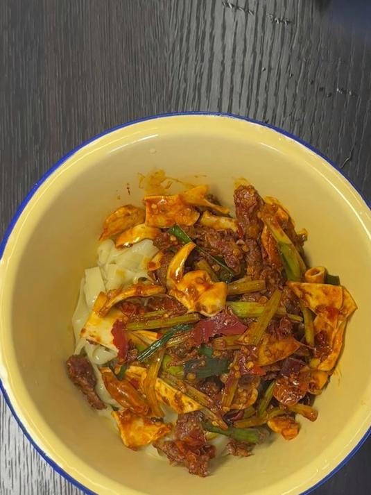宫爆牛肉黄喉盖面