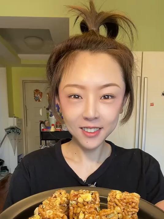 酥脆沙琪玛蛋香裹糖丝层层叠咬开酥掉渣甜而不腻