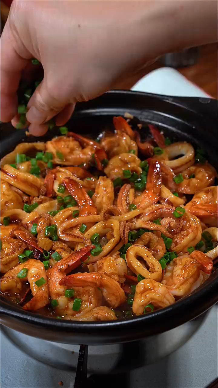 蒜香鲜虾鱿鱼煲