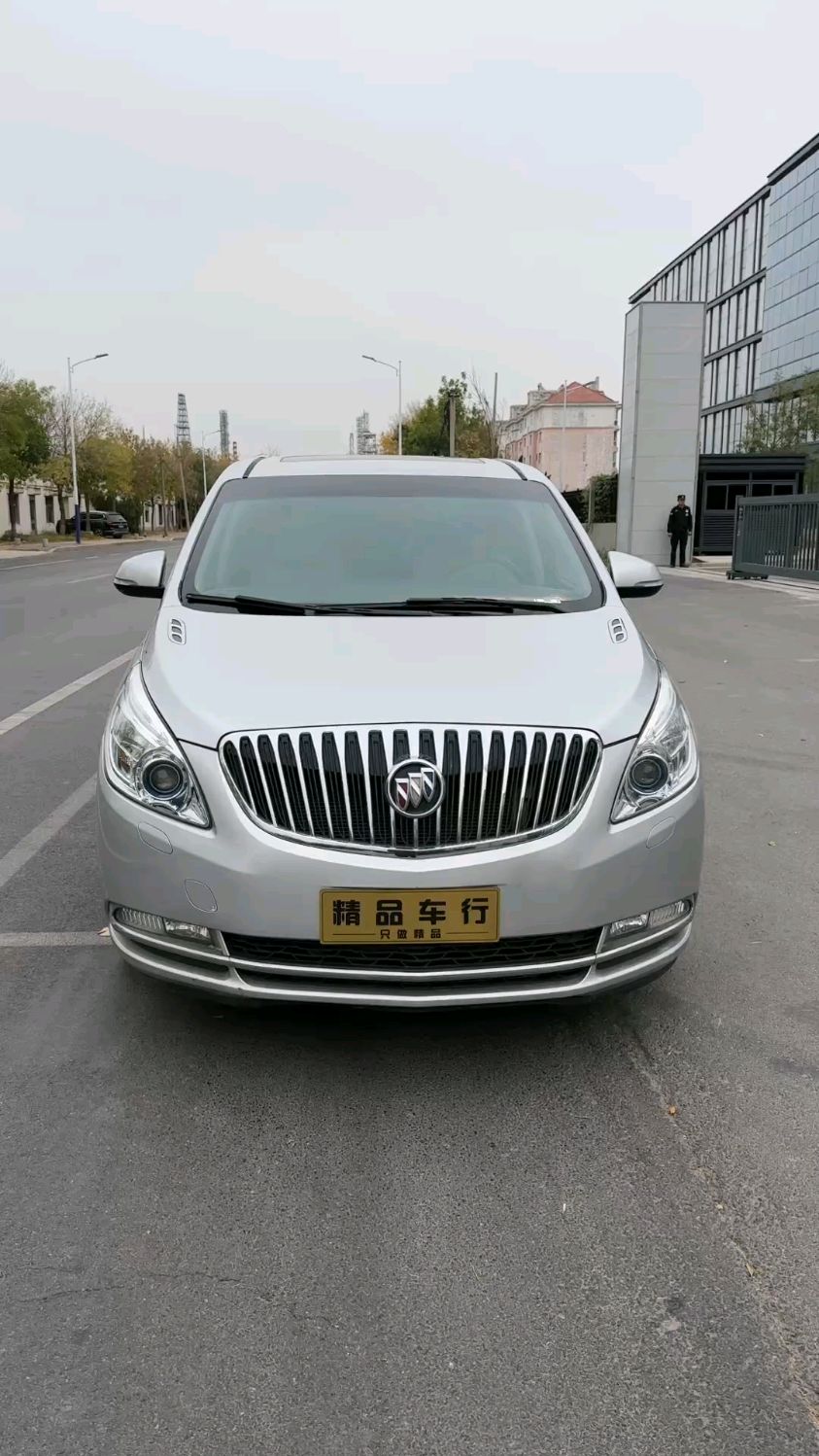 11年别克GL8胖头鱼 3.0v6动力澎湃喜欢的联系