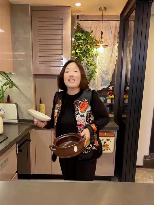 天冷了,炖肉煲汤都离不开砂锅,炖肉可香好吃,推荐入手