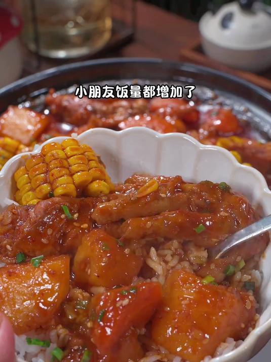 很有名气的鸡翅鸡爪煲，手把手教你做