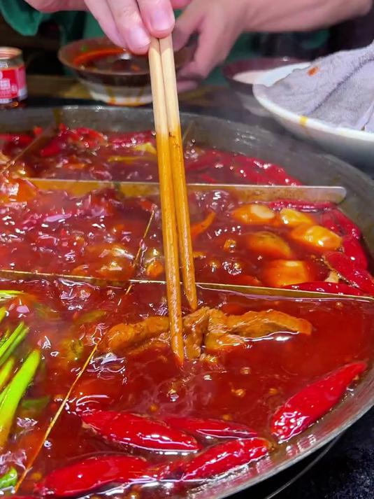 久违的毛肚自由！高温下的重庆涮上大片鲜毛肚，配一份厚切老肉片