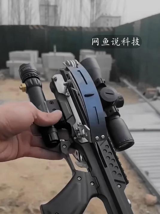 现代弓弩的强悍设计，虽然机械结构复杂，但是最后一个才是王者