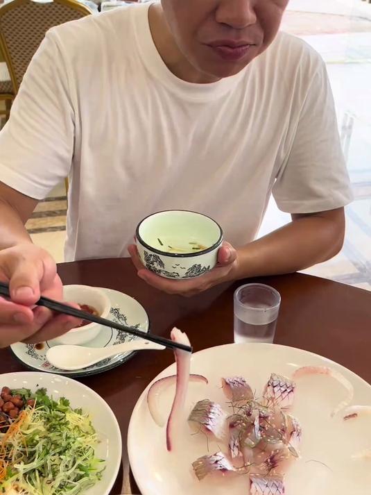 鲮鱼和赤眼鳟，傻傻分不清？哪种鱼用来做鱼生更胜一筹？