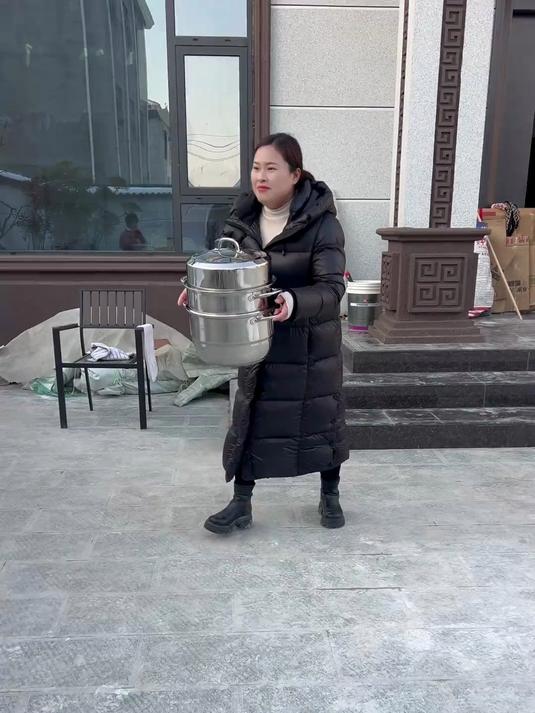 该过年了 大蒸锅我也买回来了 婆婆直夸买的好