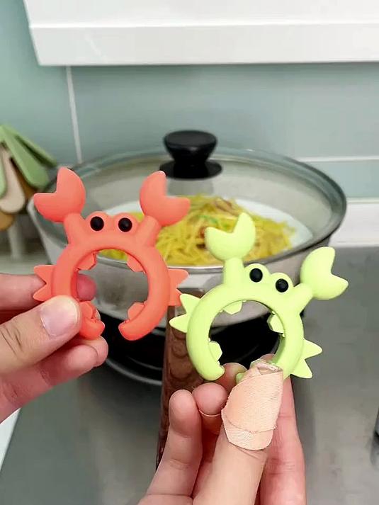 没想到锅把手上放个这样的小东西这么好用,炒菜的时候锅铲汤勺