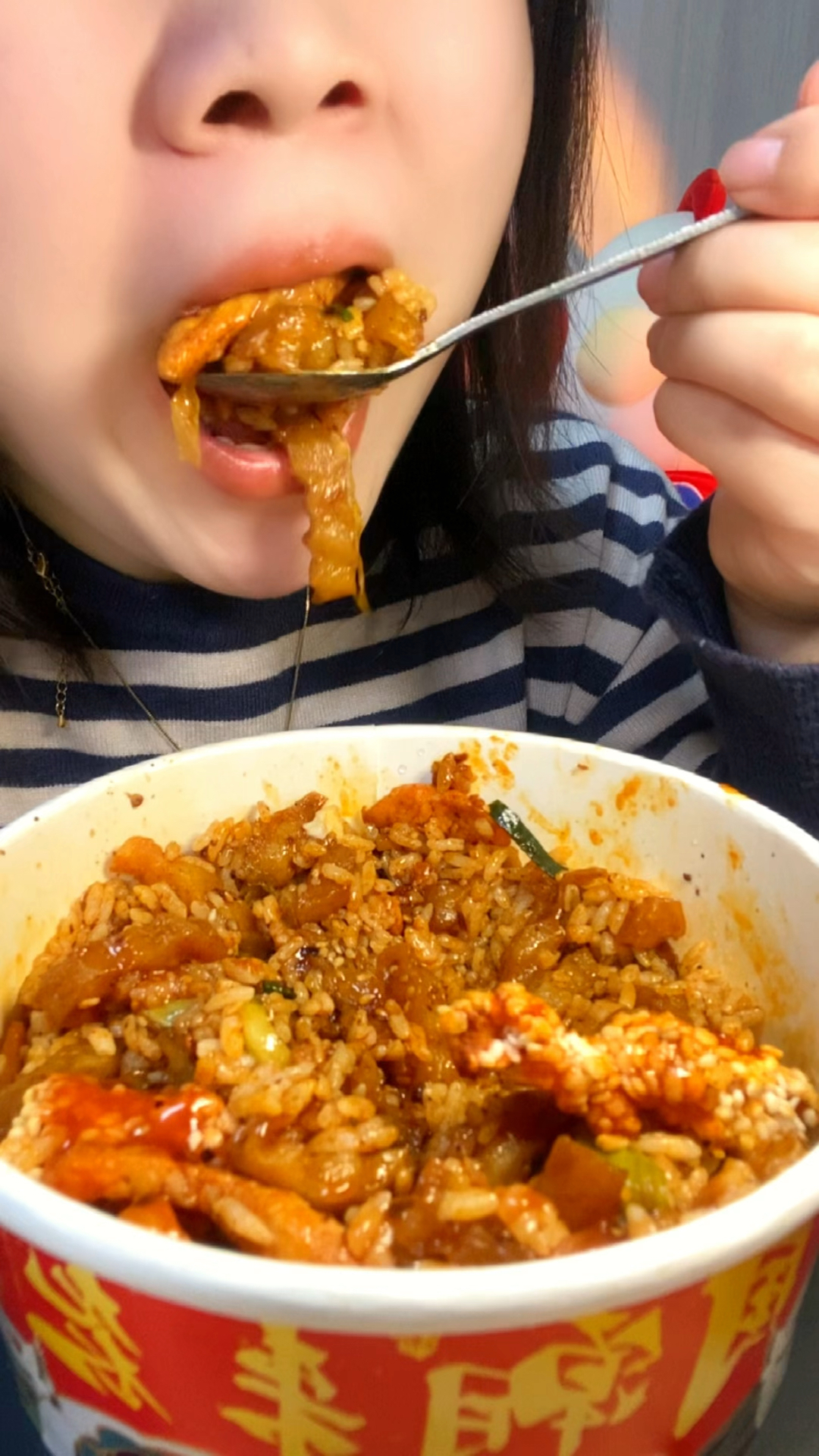 巧克力麻薯包搭配土豆鸡肉焖饭,一餐元气满满的热量炸弹