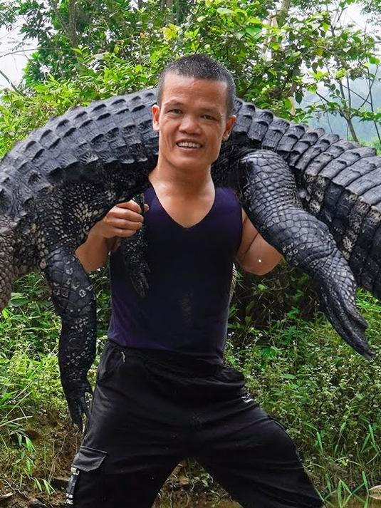 美国人都是如何处理比目鱼的,这刀功很厉害,看起来很丝滑很解压