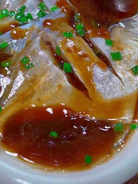 原来最好吃的清蒸鲳鱼不是蒸出来的，而是用水煮