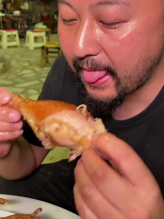 简简单单做个德州扒鸡,把家里的猫猫们香惨了