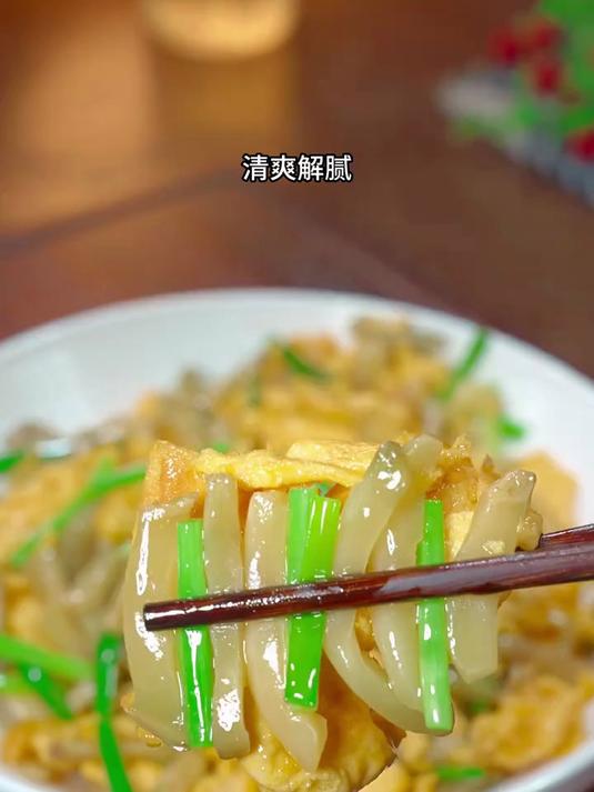 美味过瘾的榨菜炒鸡蛋
