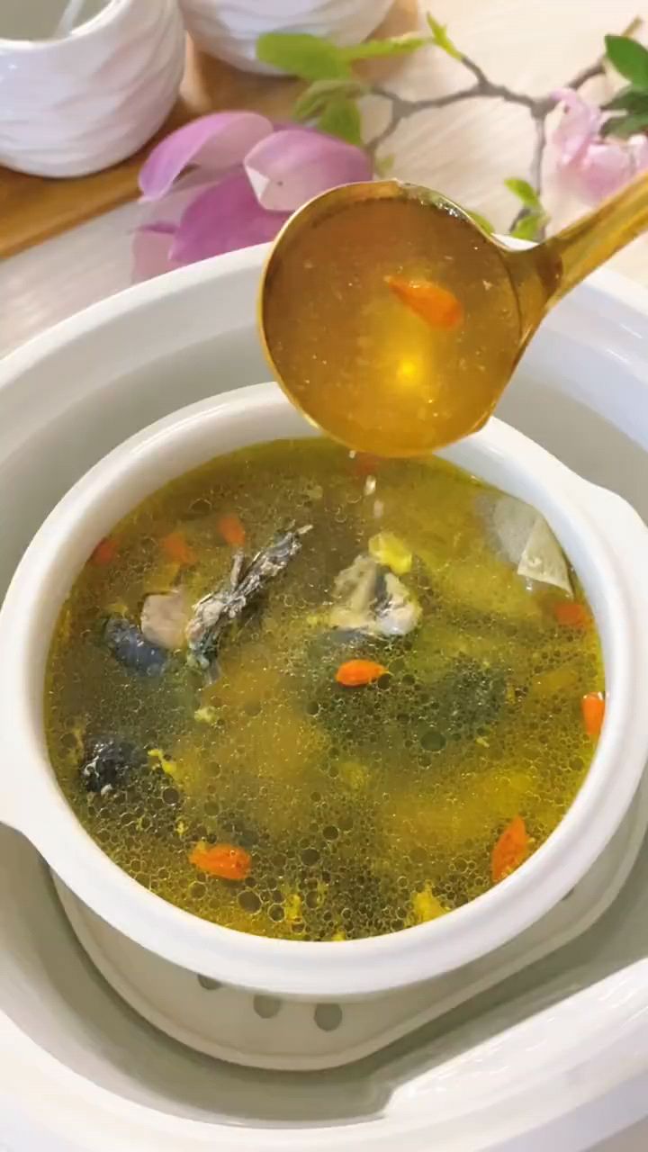 乌鸡汤#乌鸡本身的营养价值很高,有益气血、补肝肾、清虚热的功效
