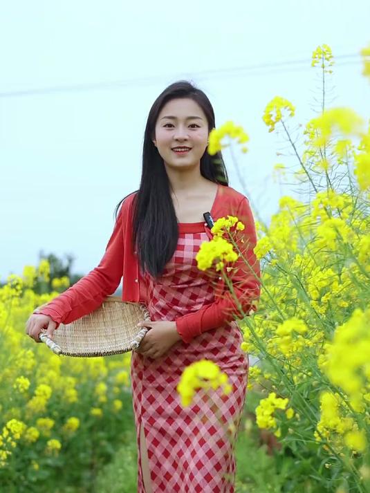 满山遍野的油菜花，不一定要等结油菜籽才能吃