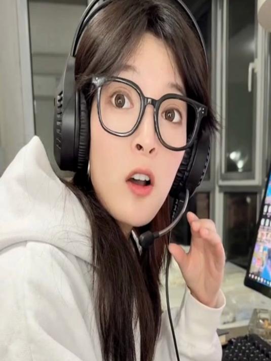 当我故意把饮料换成鸡尾酒，拿给媳妇喝