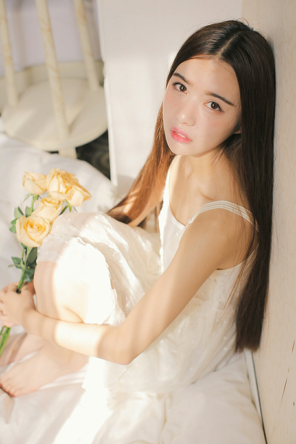 图片[2]-鲜花，阳光和少女-六色网