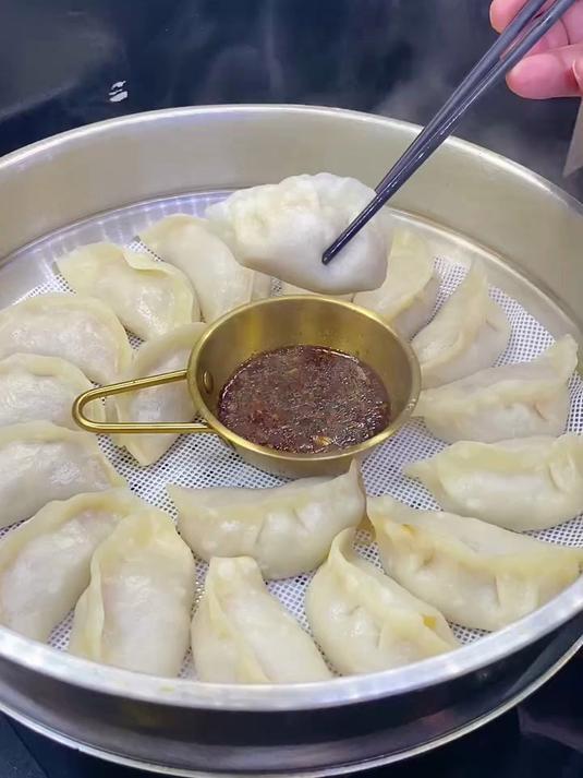 美味的饺子 美食美的 立冬吃饺子喽 酸菜馅蒸饺子