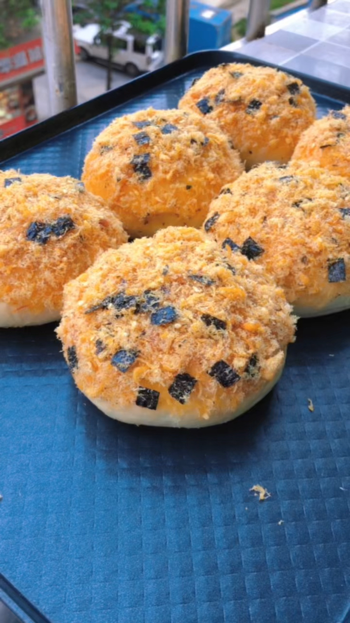 咸蛋黄芝士流心面包