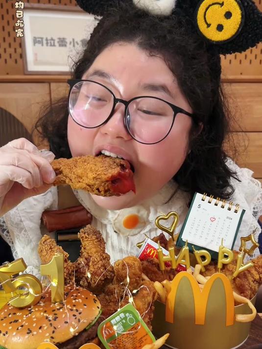 牛肉汉堡 麦当劳送你一桶金