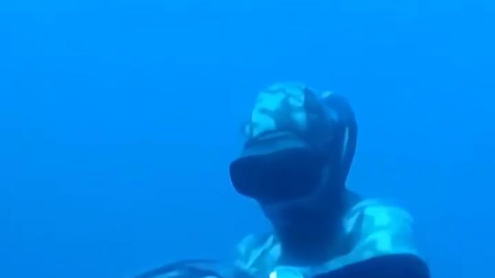 海钓爱好者必看:如何成功钓获大型深海鱼类的技巧与心得