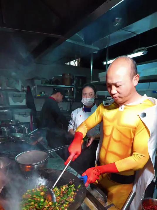 一铲超人香辣蟹 四川厨师转汇江西南昌炒菜