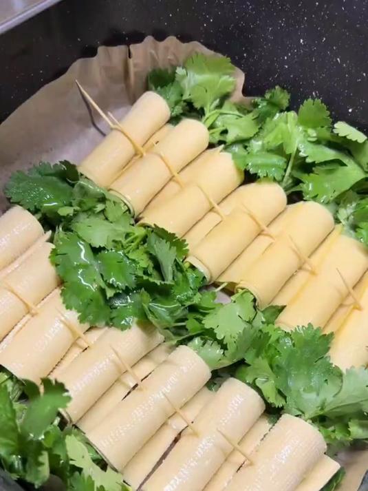 空气炸锅豆皮香菜卷香香辣辣一口一个从此告别烧烤店