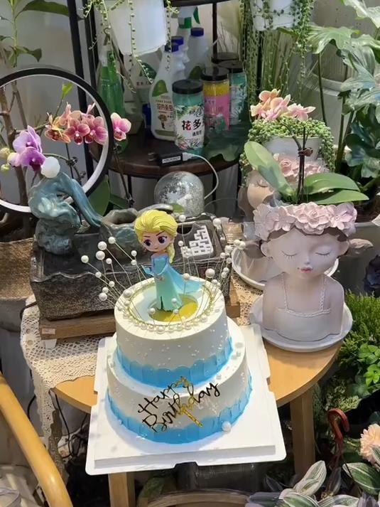 八寸加六寸一个大蛋糕才99,过生日的朋友们都是最幸福的