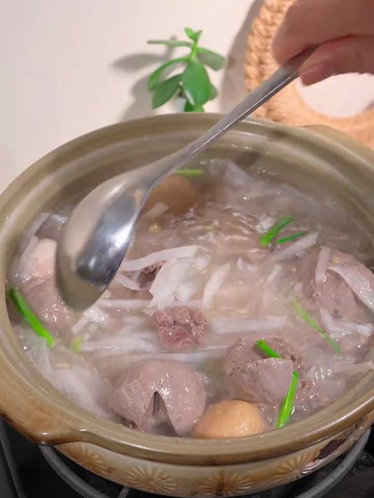 这个季节可以多喝萝卜丝牛肉汤