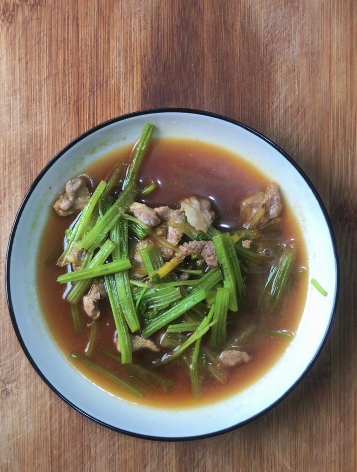 牛肉炒芹菜的做法,跟我这样做,简单好吃