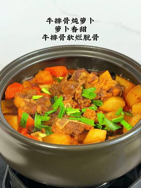 家里大馋丫头点名要吃的一道菜，牛排骨炖萝卜这样做出来，排骨软烂脱骨，萝卜好香甜，好吃到汤都