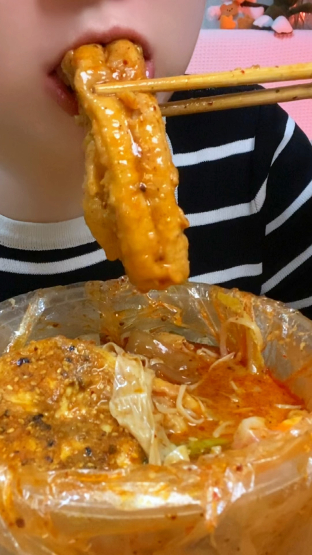东北老式麻辣烫也太好吃了吧!我说油条就是麻辣烫的灵魂没人反驳吧