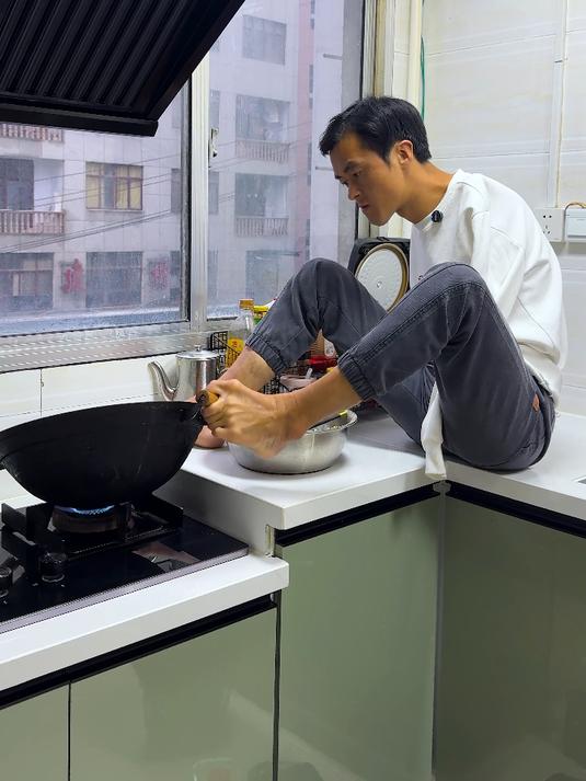 一锅汤一盘鱼,独尝一口的深情