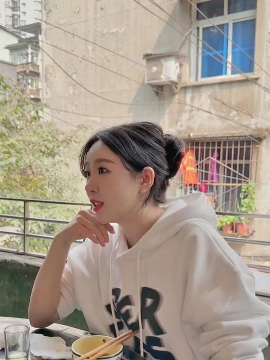 在重庆 没有什么是一顿肥肠鸡不能解决的