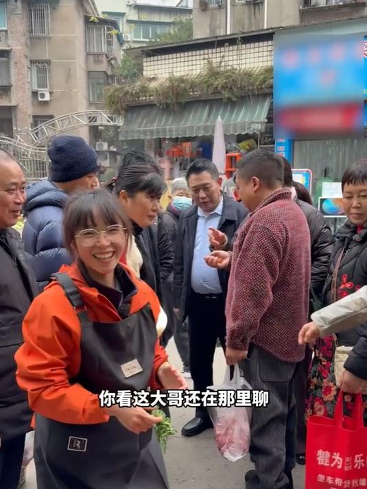 鱼尾巴也畅销，开青鱼石惊喜不断，大青鱼全部卖完，鱼头卖666，鱼越大越热闹！#榜单冲锋赛#