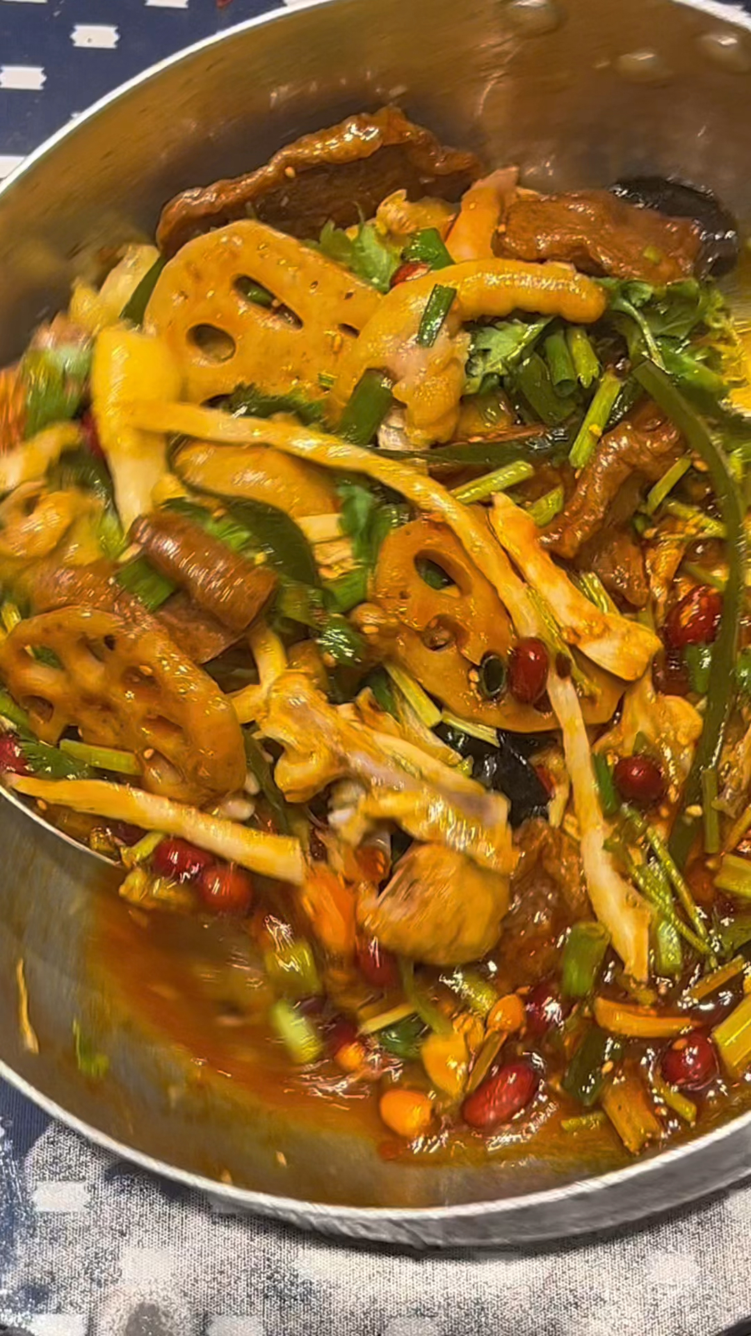 留夫鸭的手撕鸡,素拌菜好吃呢