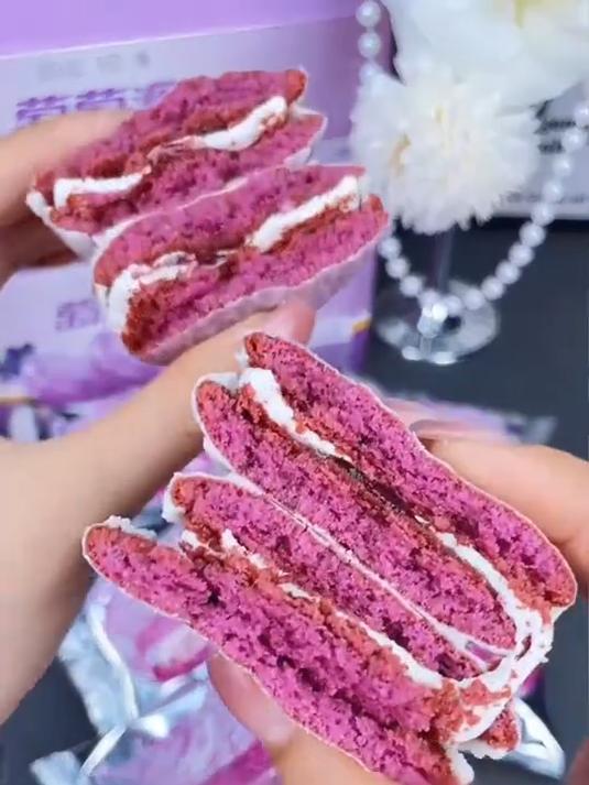 当酥脆邂逅软糯,唇动葡萄派,一口开启甜蜜派对