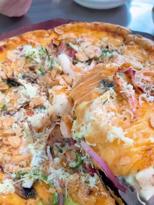 中午跟韩国同事到韩国乡村里吃美味的披萨和韩式炸鸡。