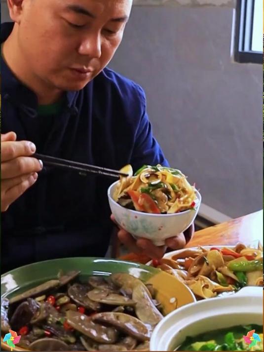 豆笋炒肉这是四川的特色美食吃起来既有肉的口感又有豆香的浓郁