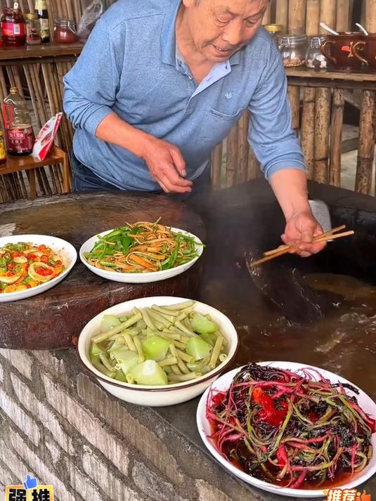 柴火慢熏农家腊肉,肥瘦均匀不柴,小炒焖煮鲜味儿十足
