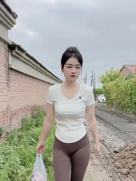 鲤鱼炖鸡爪吃过吗 一吃一个不吱声