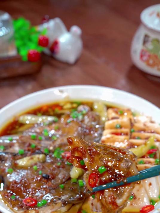 酱椒鱼头做法非常简单